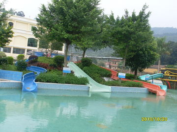 เด็กเล่นสนามเด็กเล่นสไลด์กับน้ำเล่นสไลด์น้ำสำหรับเด็กใน Giant Water Park