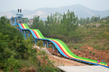 Aqua Park ก่อสร้างสวนน้ำไฟเบอร์กลาส Rides ผู้ใหญ่แข่งรถเกมส์